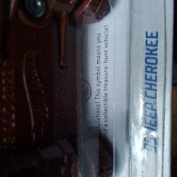 Hot Wheels Treasure Hunt 95 Jeep Cherokee - Picture 4 of 4